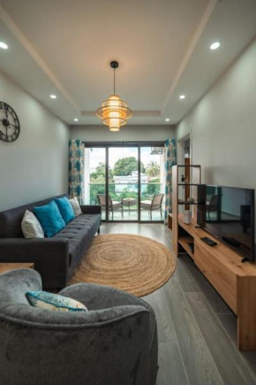 Stylish 2-Bedroom Apt, 4min Walk to Beach - RC7